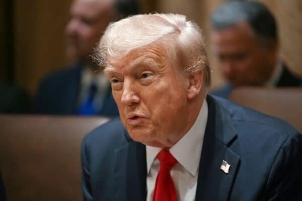 The White House formally instructs the agencies that are prepared for the dismissals and the 'large -scale' reorganization