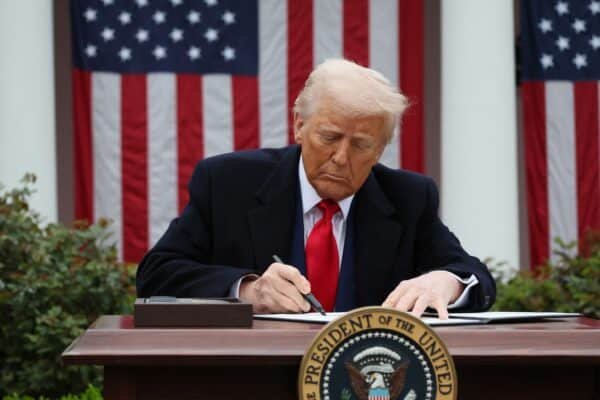 US actions sink into the first trade after the announcement of Trump's rates
