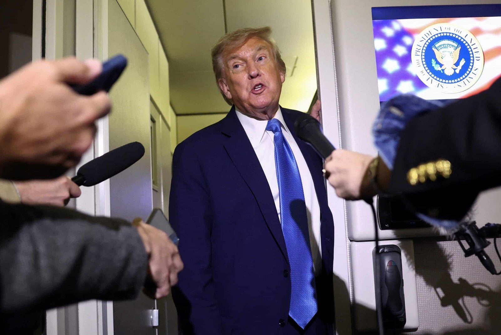 Trump met with the national security team in the situation room in the midst of Israel-Iran's attacks